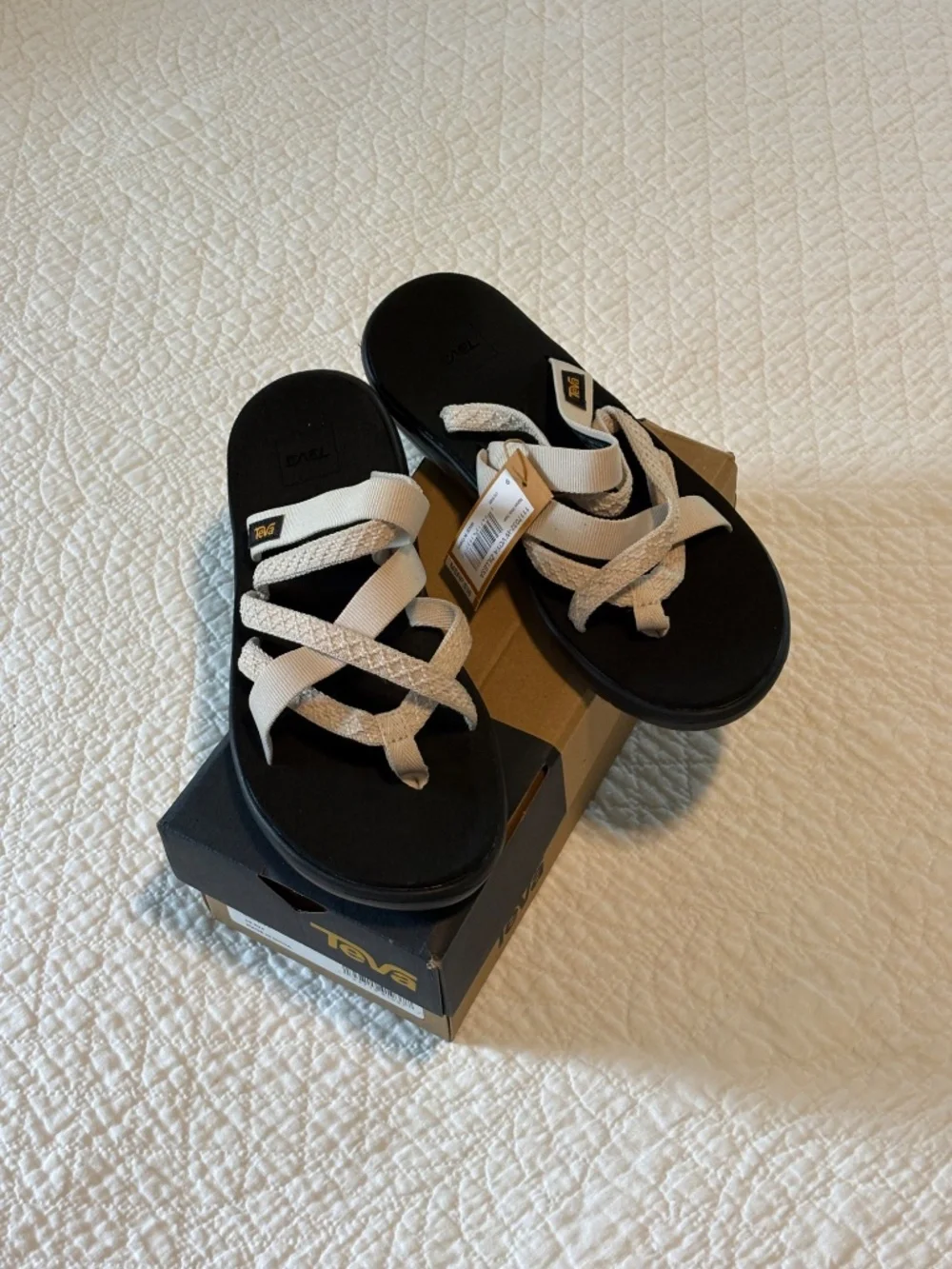 Teva sandals flip flops NEW